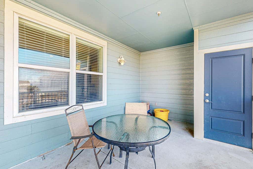 Pointe West Resort - Beach Retreat