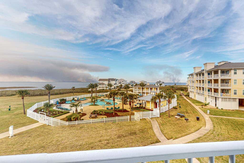 Pointe West Resort - Beach Retreat