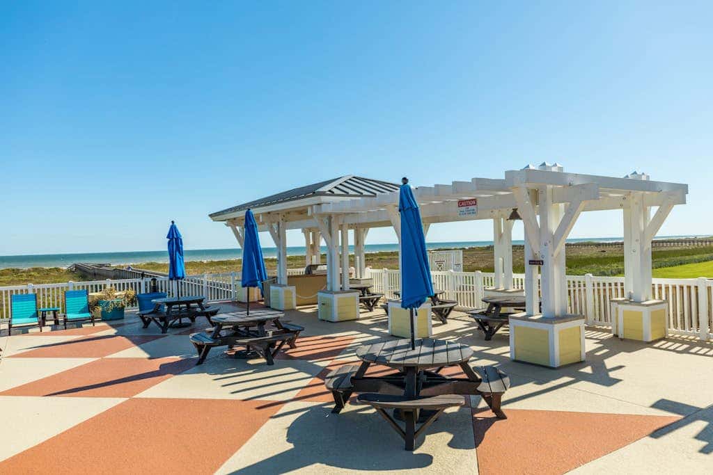 Pointe West Resort - Beach Retreat