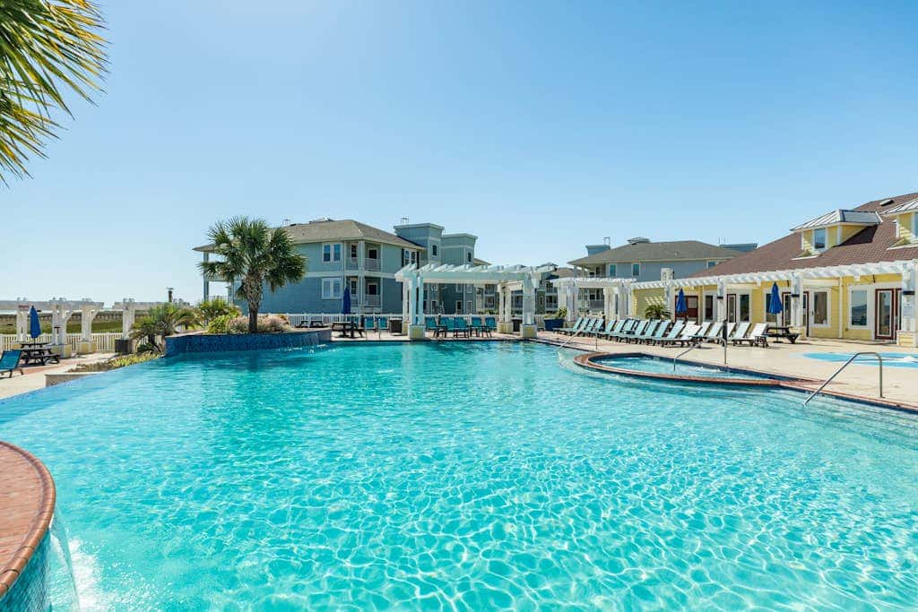 Pointe West Resort - Beach Retreat
