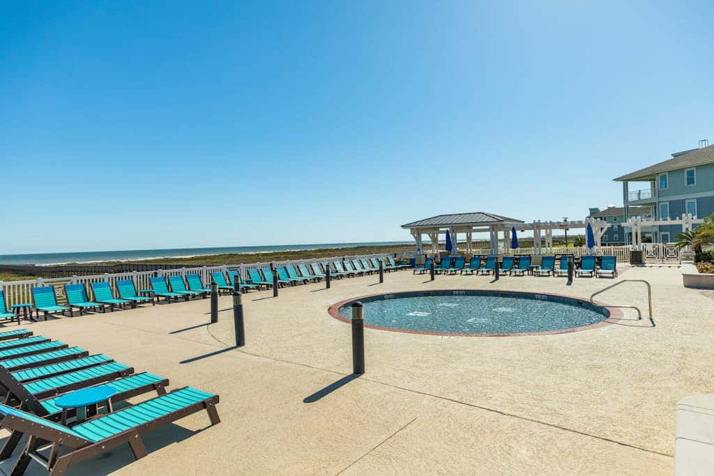 Pointe West Resort - Beach Retreat