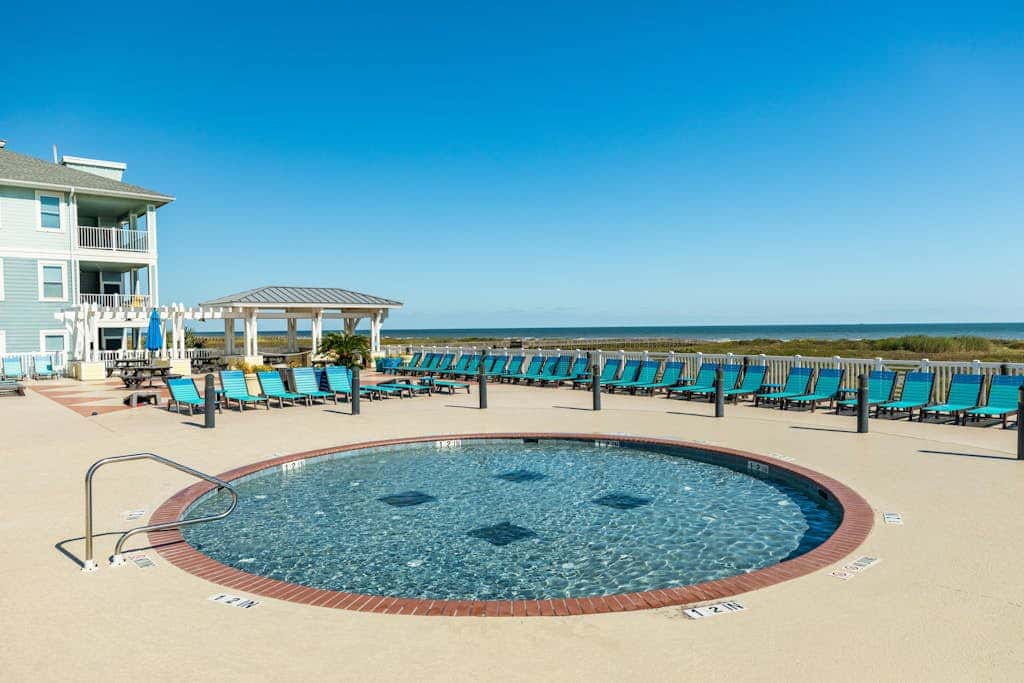 Pointe West Resort - Beach Retreat