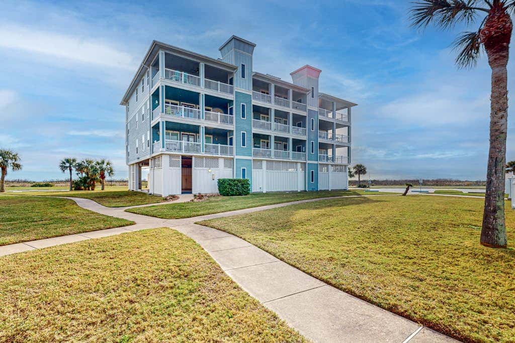 Pointe West Resort - Beach Retreat