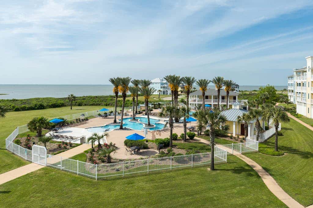 Pointe West Resort - Beach Retreat