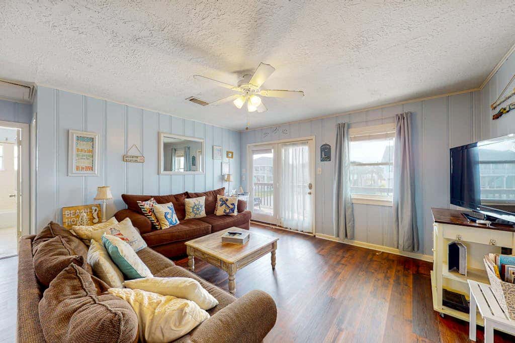Captain's Quarters - Walk to the Beach, Patio