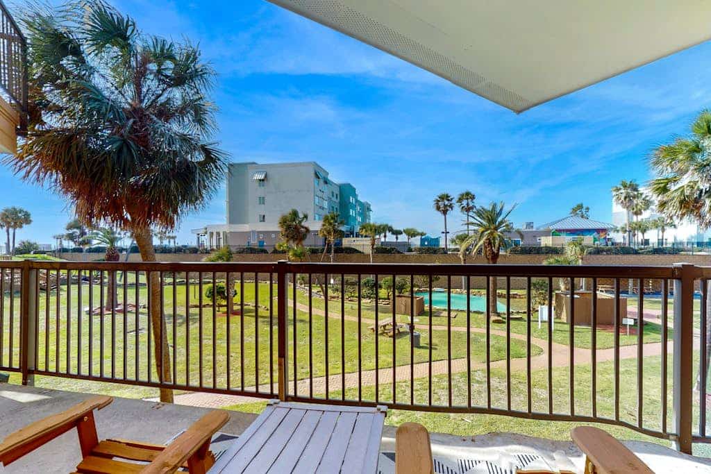 Freshly-updated dog-friendly home with shared pool, hot tub, and fitness room