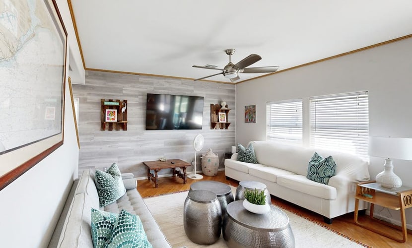 3-bedroom beach home with patio, backyard and dog-friendly
The upstairs bedroom, located to the right, features a bunk bed. For safety and comfort, the top bunk is intended for children only, while adults should use the bottom bunk or another available sleeping area.