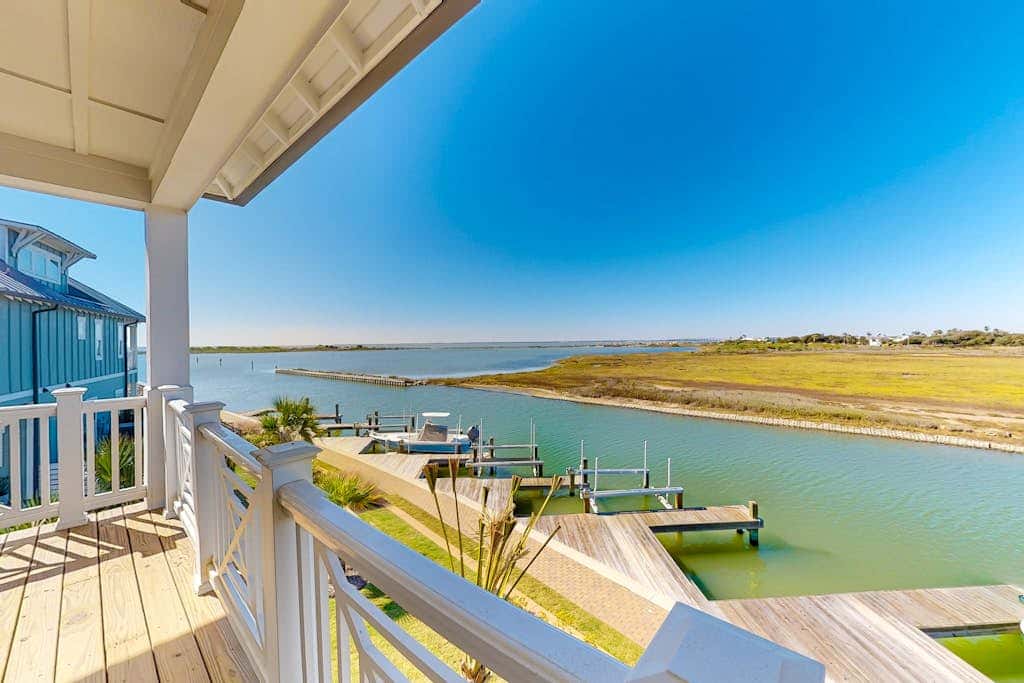 Coastal Luxury Beauty on the Bay