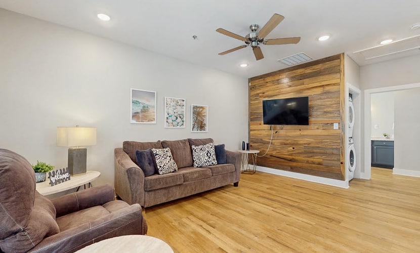 Cozy home with shared firepit and pool - steps to fishing and beach