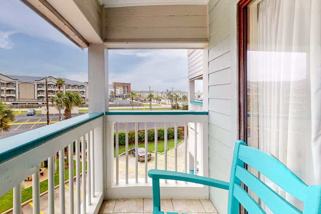 Seabreeze Retreat - Beach Views, Pool & Hot Tub