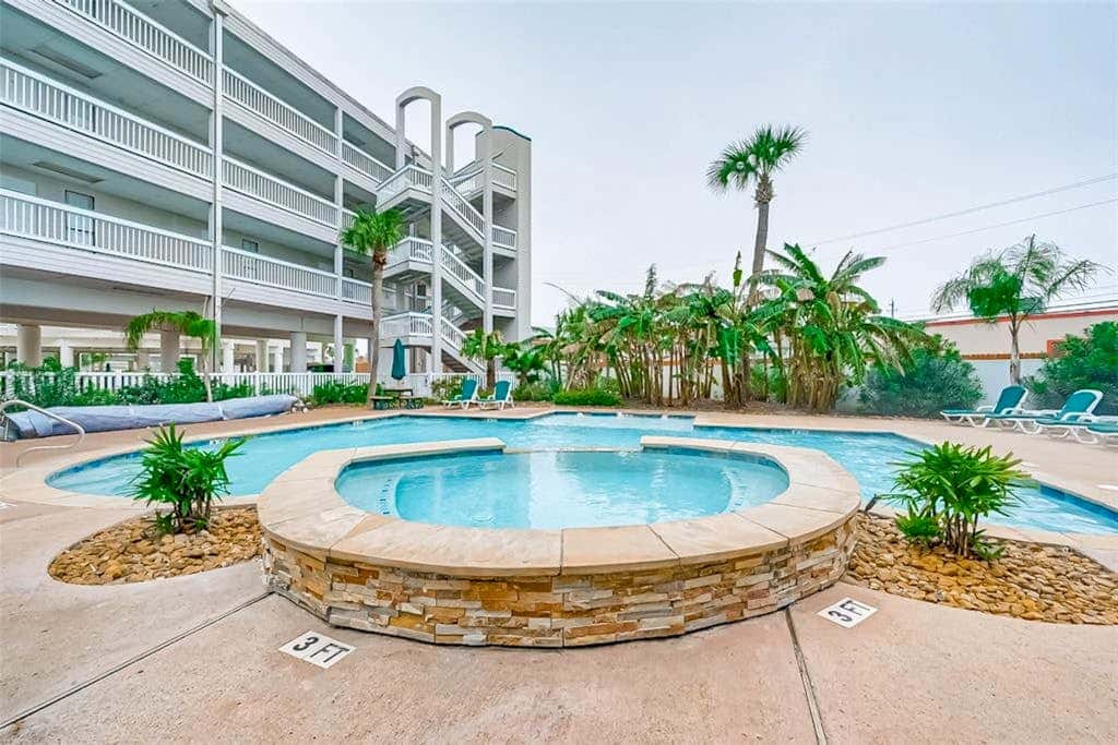 Seabreeze Retreat - Beach Views, Pool & Hot Tub
