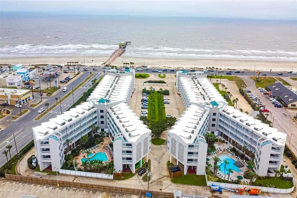 Seabreeze Retreat - Beach Views, Pool & Hot Tub