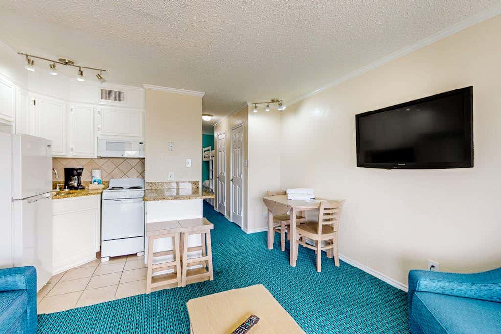 Seabreeze Retreat - Beach Views, Pool & Hot Tub