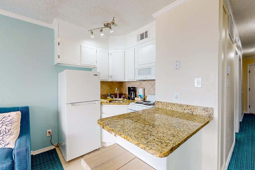 Seabreeze Retreat - Beach Views, Pool & Hot Tub