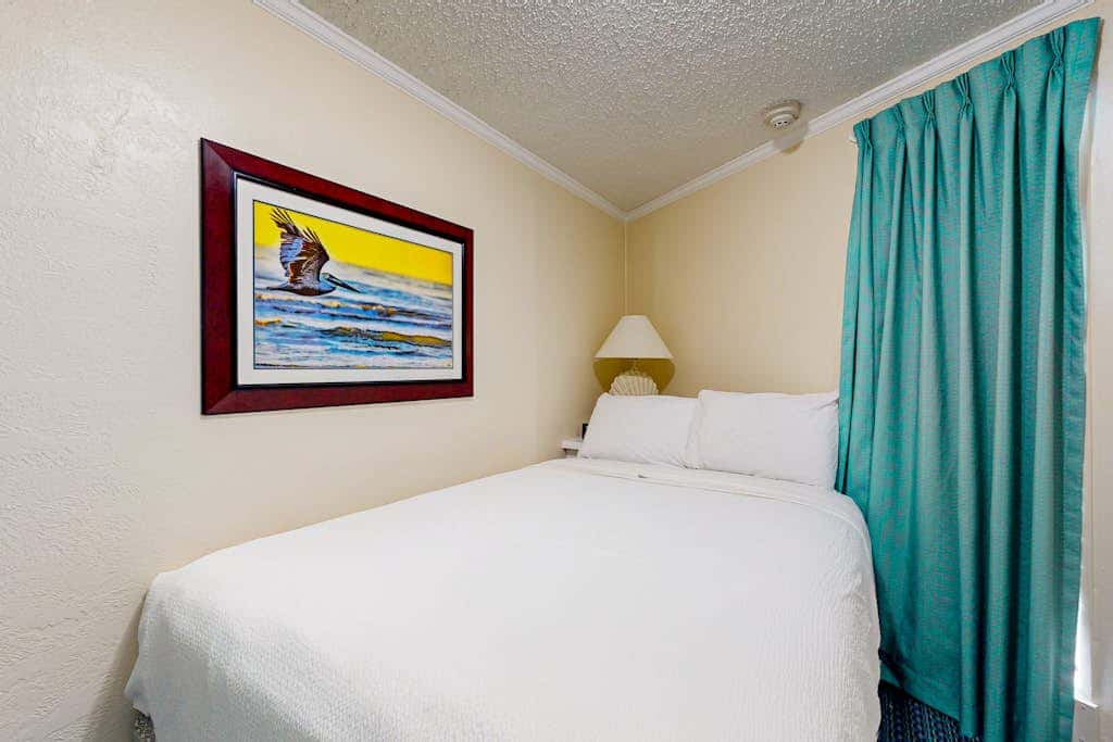Seabreeze Retreat - Beach Views, Pool & Hot Tub