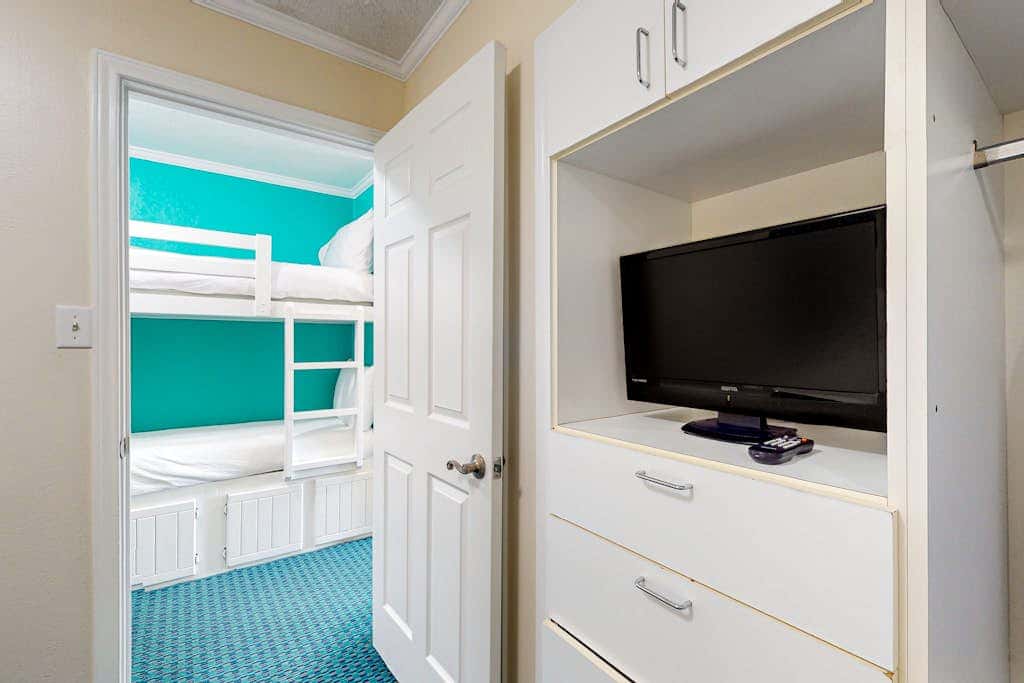Seabreeze Retreat - Beach Views, Pool & Hot Tub