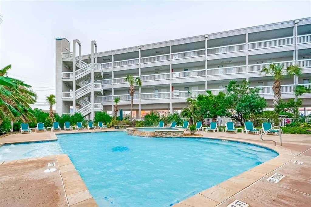 Seabreeze Retreat - Beach Views, Pool & Hot Tub