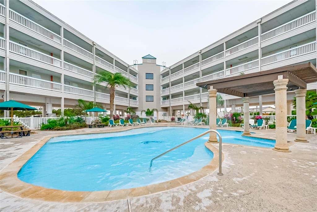 Seabreeze Retreat - Beach Views, Pool & Hot Tub