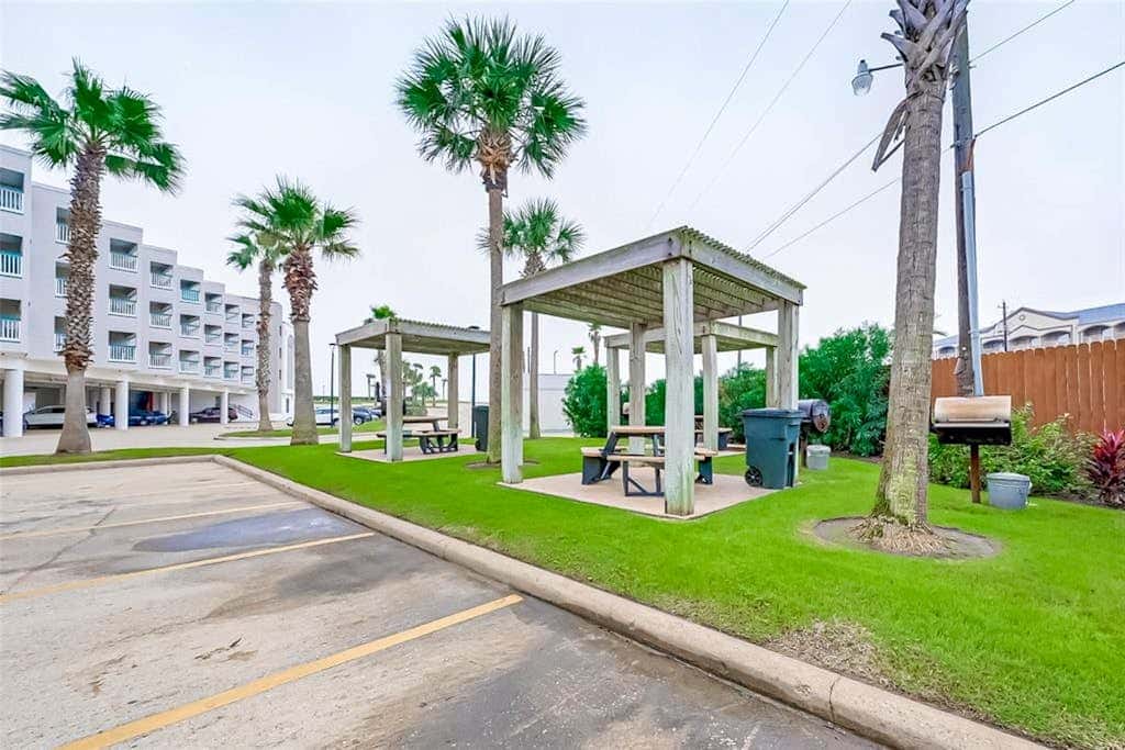 Seabreeze Retreat - Beach Views, Pool & Hot Tub
