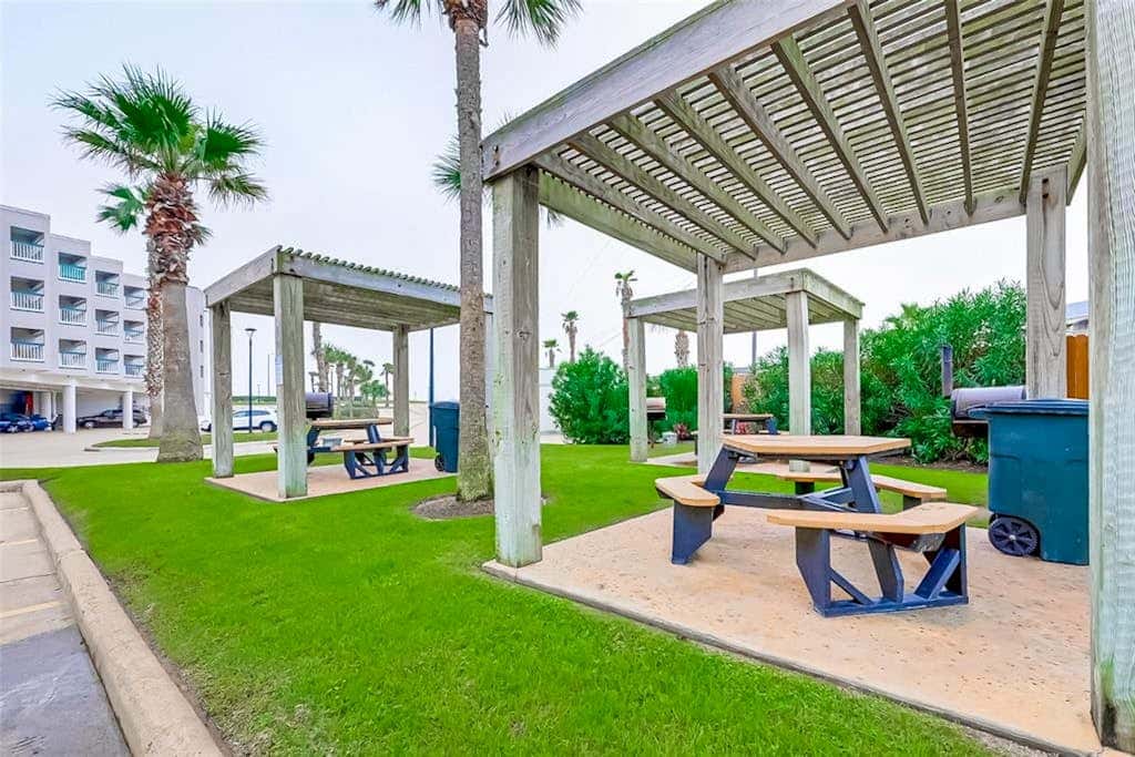Seabreeze Retreat - Beach Views, Pool & Hot Tub