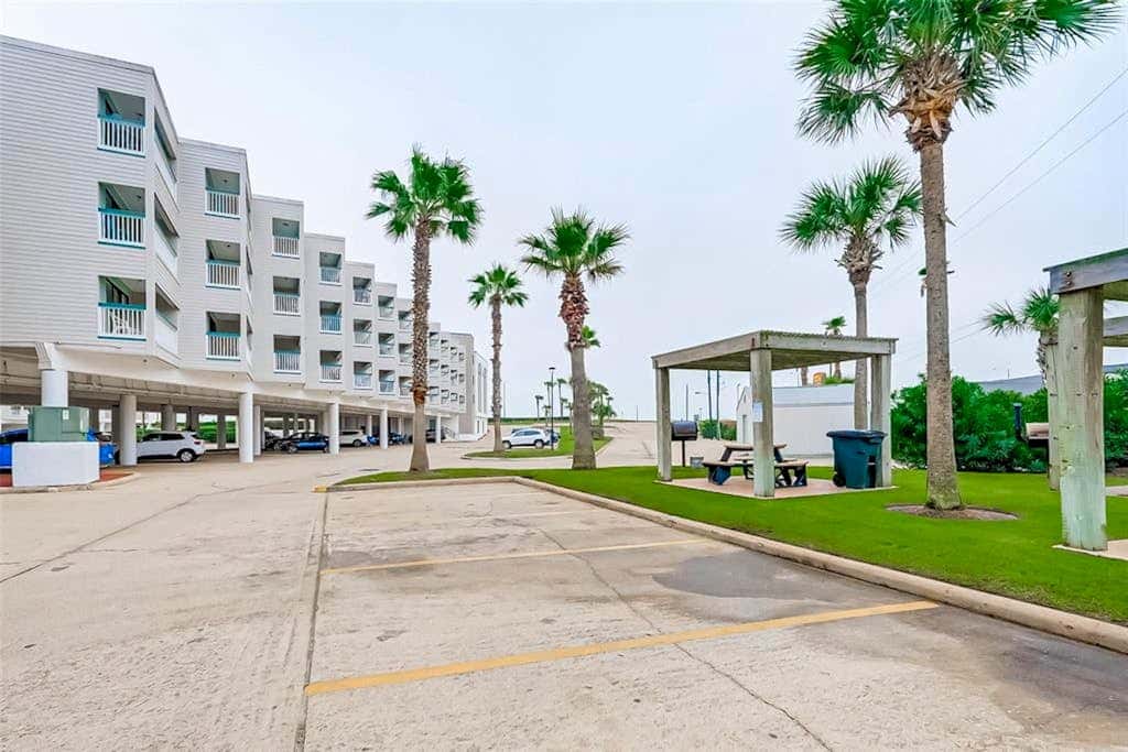 Seabreeze Retreat - Beach Views, Pool & Hot Tub