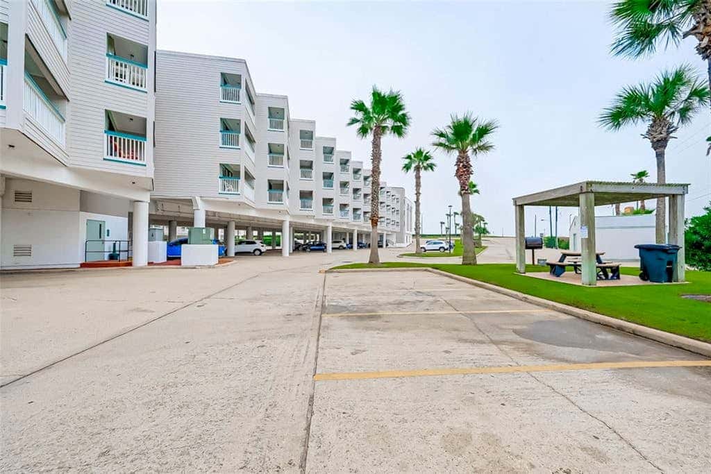 Seabreeze Retreat - Beach Views, Pool & Hot Tub