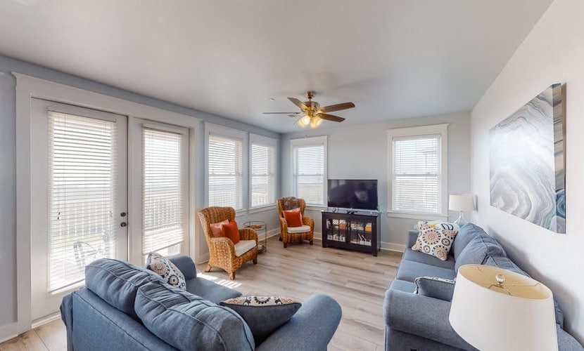 Gulf-front condo at Pointe West with 2 pools, spas & beach access