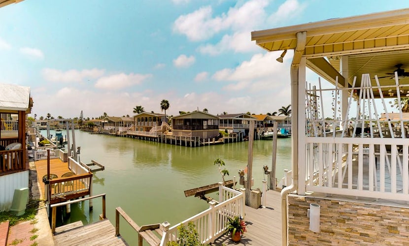 Waterfront home w/ private dock & shared pools/hot tub/gym - 2 dogs welcome