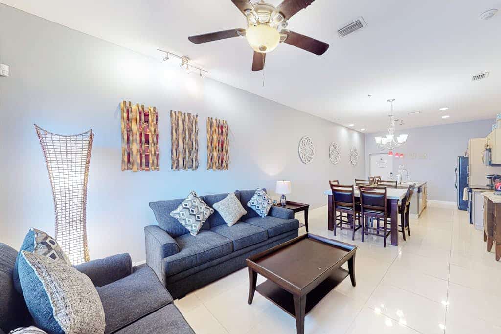 La Isla Condominiums #C105