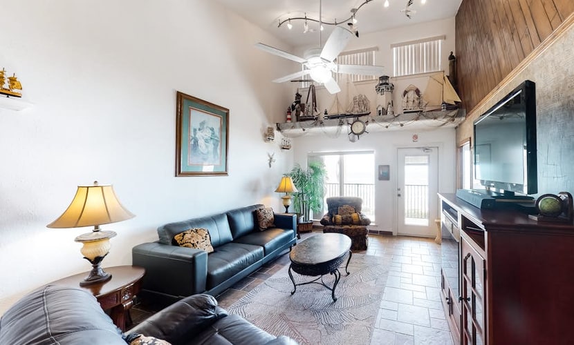 Beachfront Condo with Ocean Views, Shared Pool, Hot Tub, and Tennis Courts