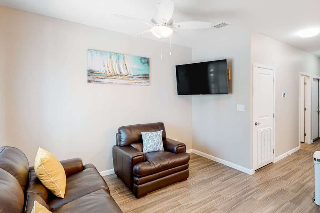 Beautiful home with oceanview, pool, hot tub, central AC, & washer/dryer