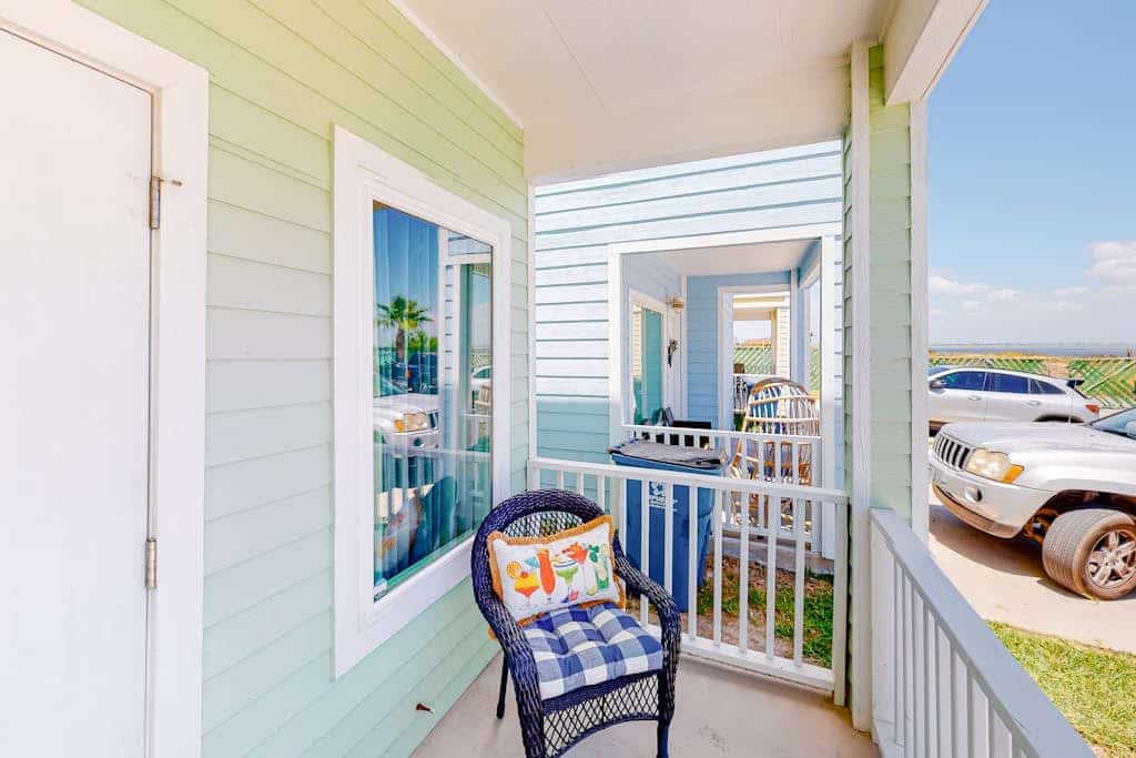 Beautiful home with oceanview, pool, hot tub, central AC, & washer/dryer