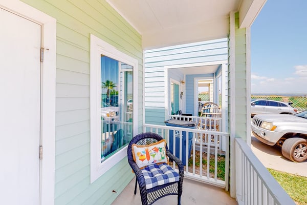 Beautiful home with oceanview, pool, hot tub, central AC, & washer/dryer