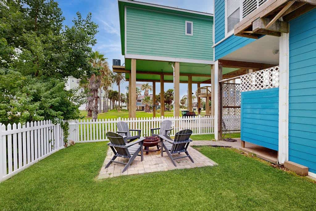 Beachwood - Fire Pit, Steps to Sand, Dogs OK
