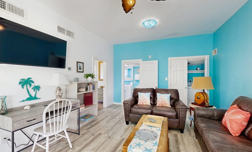 Fabulous home w large balcony and beautiful views - steps to sand