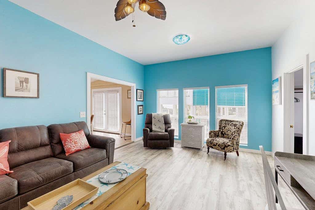 Fabulous home w large balcony and beautiful views - steps to sand