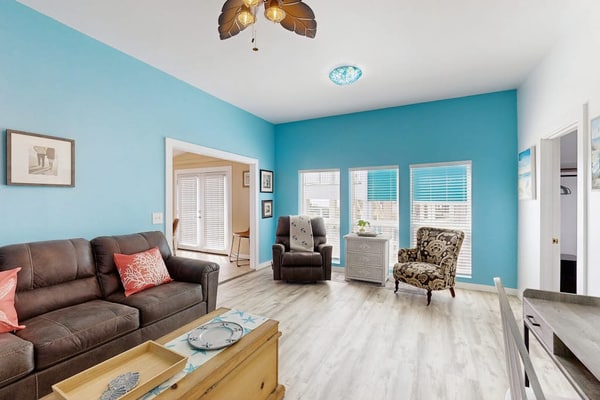 Fabulous home w large balcony and beautiful views - steps to sand