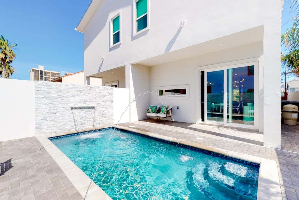 Dolphin Beach House - Private Pool & Fenced Yard