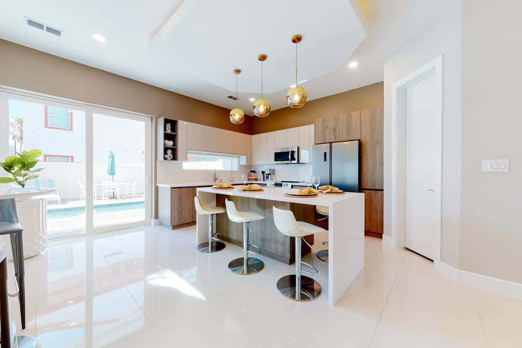 Dolphin Beach House - Private Pool & Fenced Yard