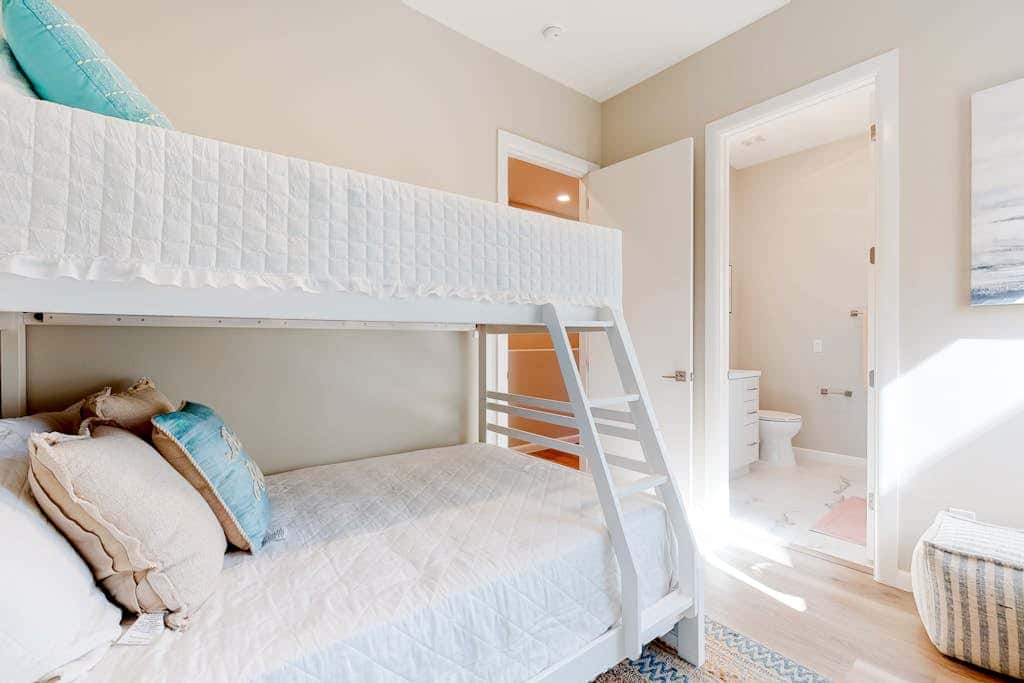 Dolphin Beach House - Private Pool & Fenced Yard