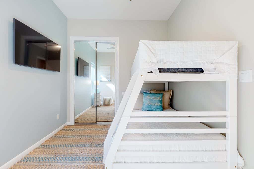 Dolphin Beach House - Private Pool & Fenced Yard