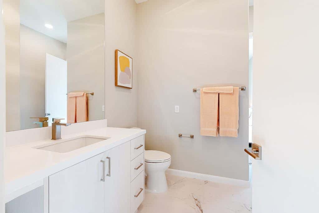 Dolphin Beach House - Private Pool & Fenced Yard