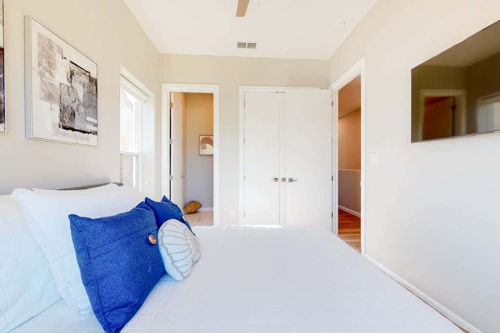 Dolphin Beach House - Private Pool & Fenced Yard