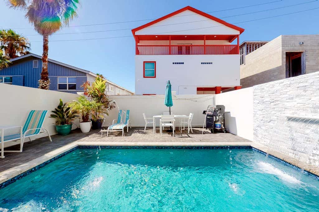Dolphin Beach House - Private Pool & Fenced Yard