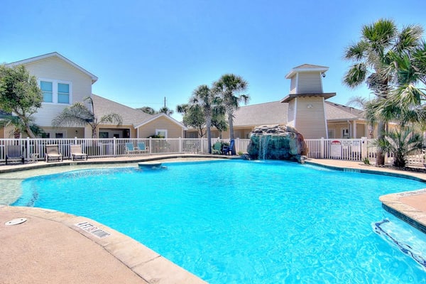 Comfortable townhome with pool - close to the beach access