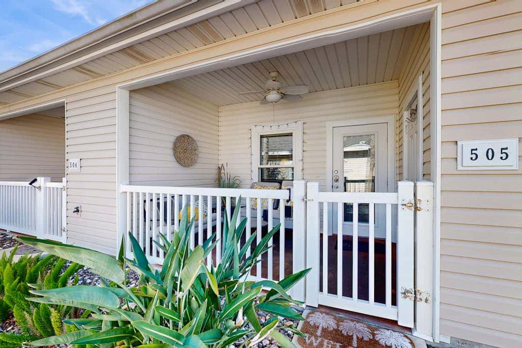 Palm Bay 505 - Heated Pool, Close to the Beach