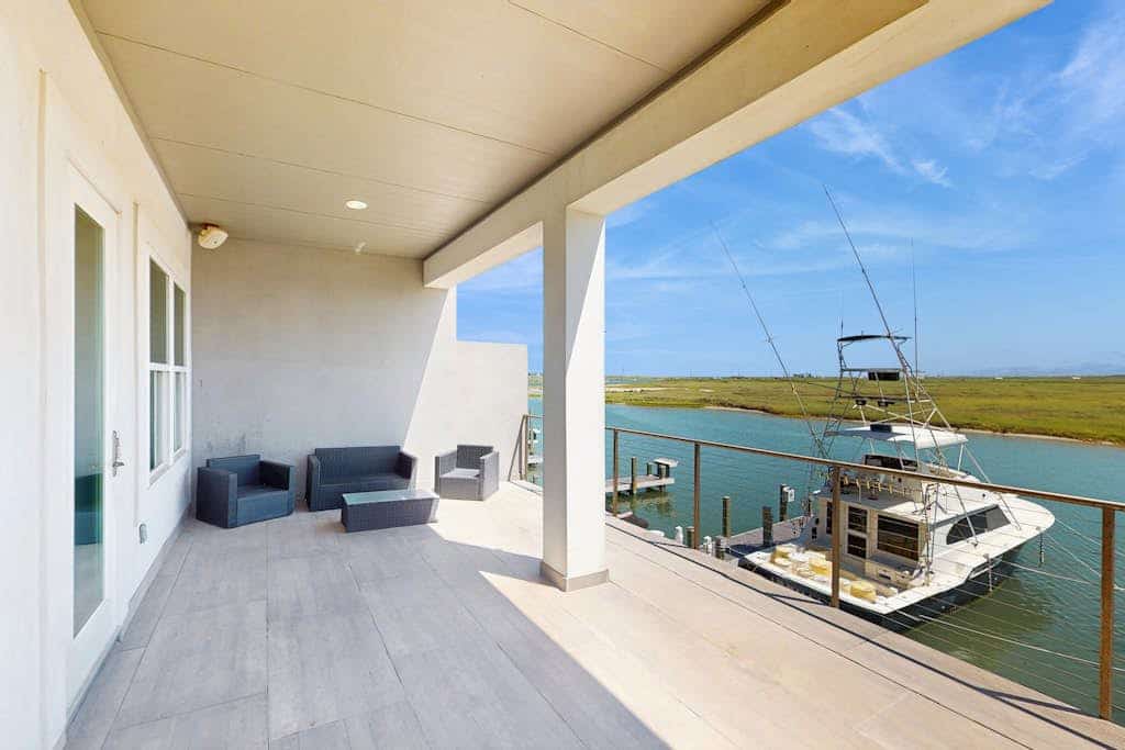 Modern Townhouse with Gulf & Lake Padre Views, WiFi, Central AC, & Washer/Dryer
