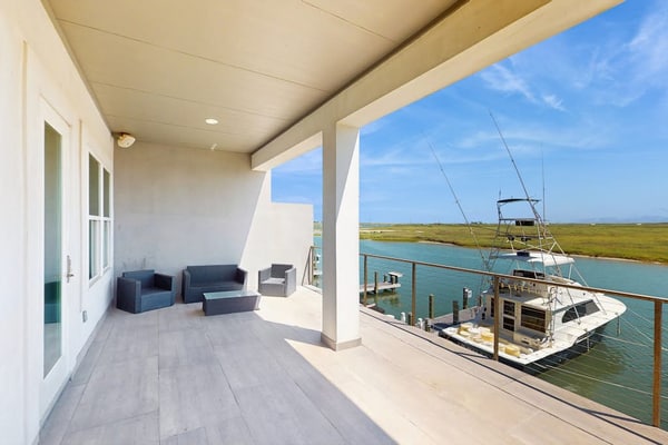 Modern Townhouse with Gulf & Lake Padre Views, WiFi, Central AC, & Washer/Dryer