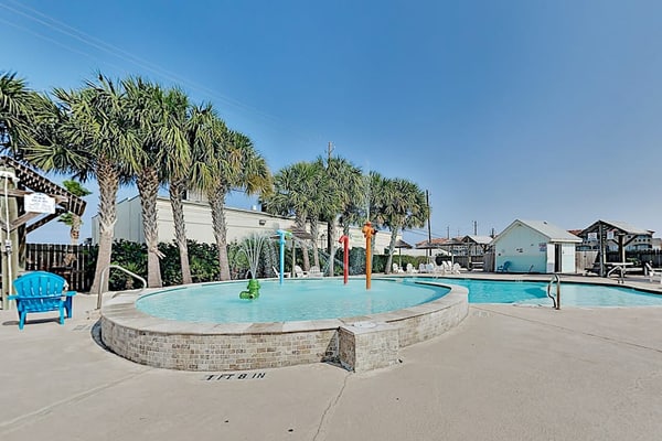 Nemo Cay Retreat | Heated Pool & Kids’ Play Fountains | 5 Minutes to Beach