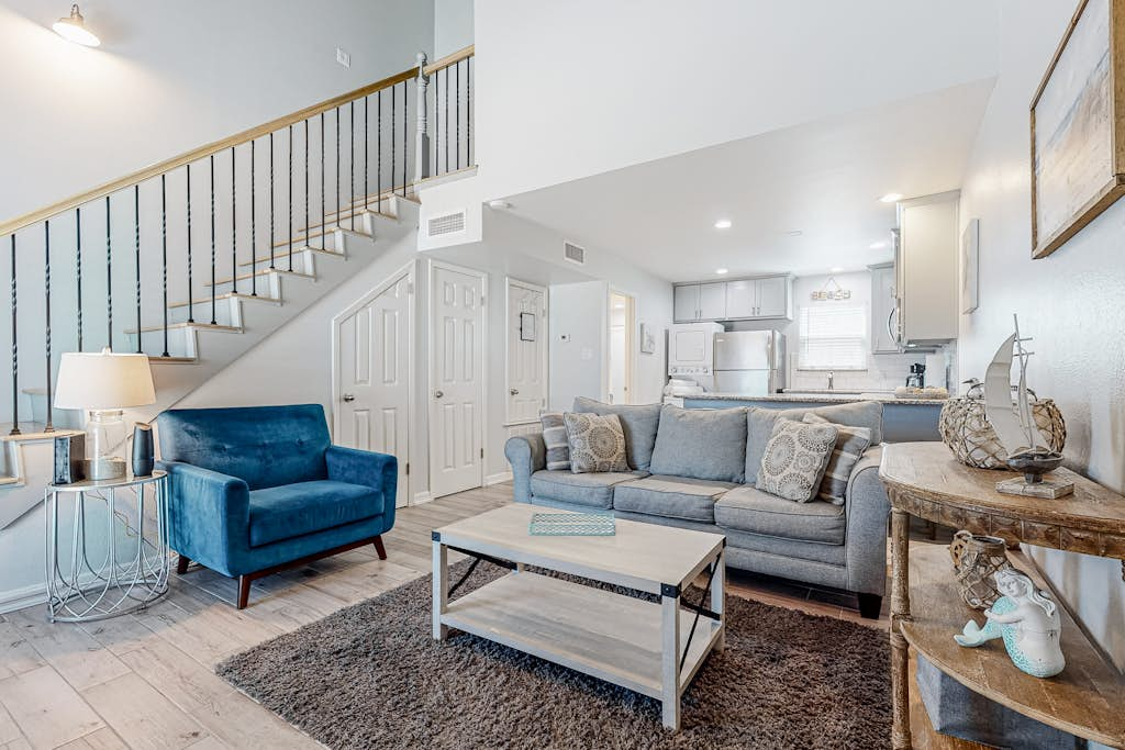 Leeward Cove A8 - Pool & Hot Tub, Beach Nearby